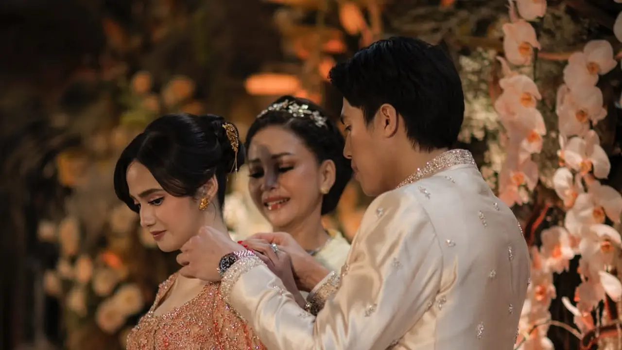 Kalung Lamaran Syifa Hadju (Instagram syifahadju)
