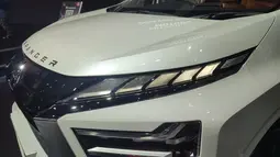 Untuk perlampuan, New Xpander memiliki lampu yang sudah menggunakan LED baik pada lampu alisnya, Headlight berbentuk "T" juga menggunakan LED dan berfungsi sebagai lampu utama, Tetapi foglamp nya masih menggunakan halogen.