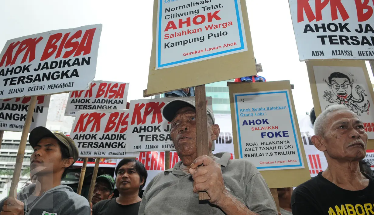 Sejumlah masa yang tergabung dalam Gerakan Lawan Ahok melakukan aksi unjuk rasa di depan Gedung Komisi Pemberantasan Korupsi (KPK), Jakarta, Senin (7/12). (Liputan6.com/Helmi Afandi)