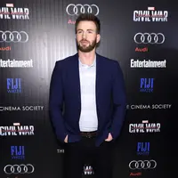 Berita perceraian datang dari seleb hollywood. Pemeran utama Captain America yakni Chris Evans diduga menjadi orang ketika pernikahan Jenny Slates dan Dean Camp. (AFP/Bintang.com)