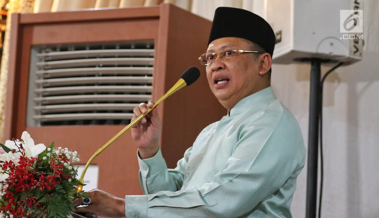 Ketua DPR RI Bambang Soesatyo memberi sambutan selama acara buka puasa bersama di Rumah Dinasnya di Kawasan Widya Chandra Jakarta, Senin (13/5). Buka Puasa tersebut juga di Hadiri Tokoh Politik dan Petinggi Lembaga Negara. (Liputan6.com/Johan Tallo)