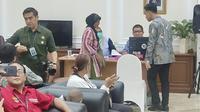 Wakil Presiden RI (Wapres) Gibran Rakabuming Raka meninjau langsung 'Lapor Mas Wapres' di Istana Wakil Presiden RI, Jakarta Pusat, Selasa (12/11/2024). (Delvira Hutabarat).