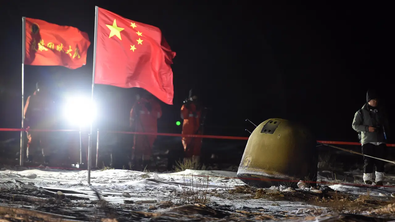 FOTO: China Bawa Pulang Sampel Bulan Terbaru