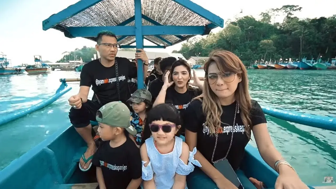 7 Momen Liburan Keluarga Anang Ashanty Ke Pantai Tiga Warna, Arsya Sempat Hilang