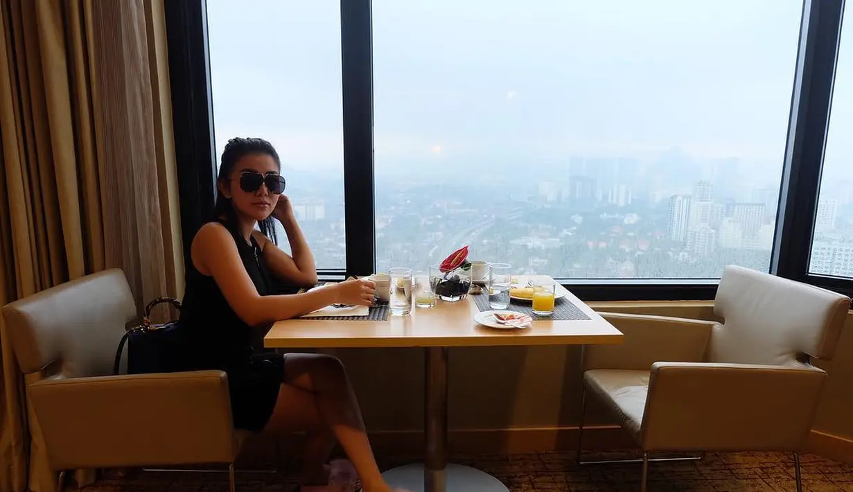 Satu foto yang diunggah tersebut mendapat ribuan like dari para penggemarnya. Ucapan selamat ulang tahun juga menghiasi di halaman komentar. (Instagram/bellashofie5292)