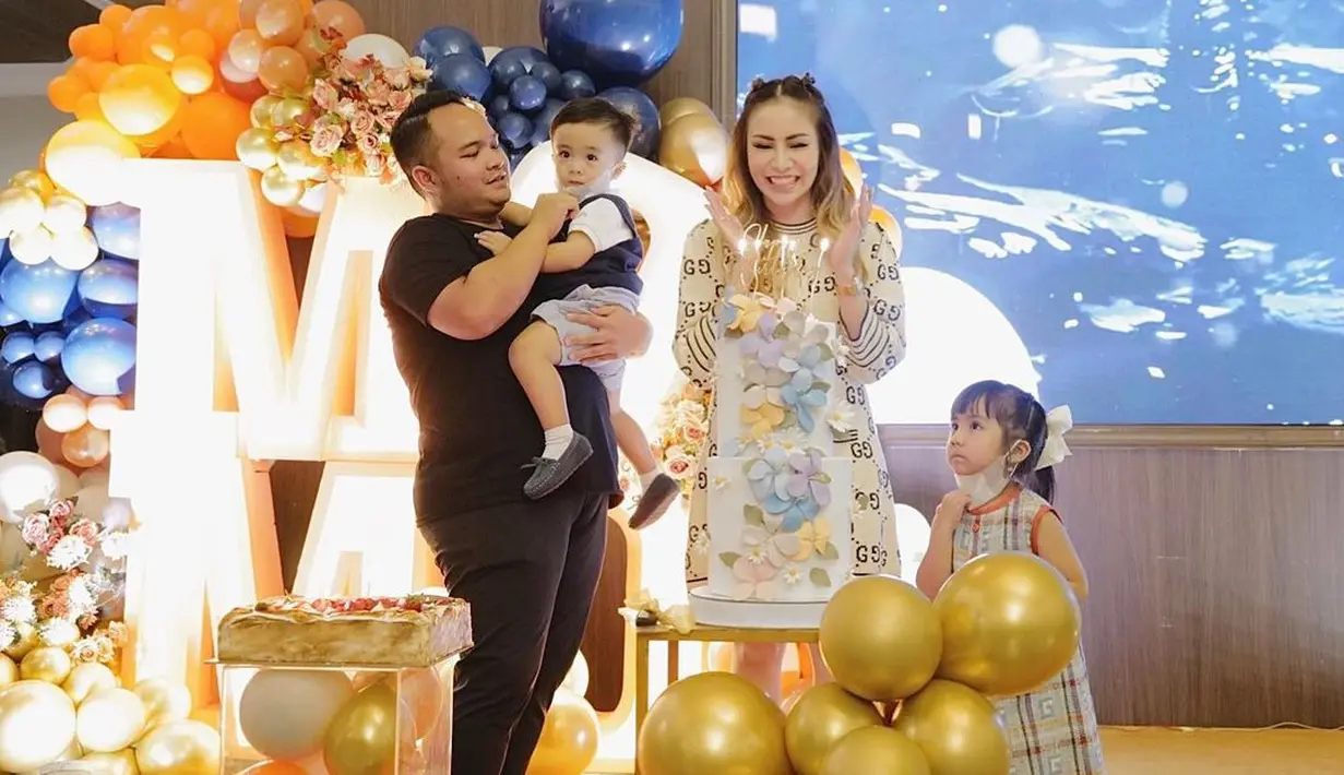 Dibuat dalam pesta kecil-kecilan, Momo Geisha tampil menawan hari bahagianya [@therealmomogeisha]