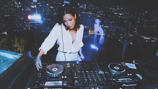 6 Potret Cantik Patricia Schuldtz, Kekasih Darma Mangkuluhur Anak Tommy Soeharto