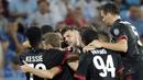 Para pemain AC Milan merayakan gol yang dicetak Ricardo Rodriguez, ke gawang Craiova pada laga kualifikasi Liga Europa di Stadion Municipal, Rumania, Kamis (27/7/2017). Craiova kalah 0-1 dari AC Milan. (AP/Alexandru Dobre)