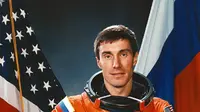 Sergei Krikalev - anggota kru Ekspedisi ISS 11 yang akan bergabung dengan astronaut ESA Roberto Vittori di Soyuz TMA-6. (ESA)