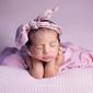 Gaya Pemotretan Baby Born Anak Ketiga Tania Nadira. (Sumber: Instagram.com/tanianadiraa)