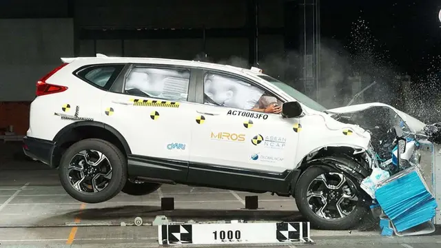 Tes Tabrak Honda CR-V
