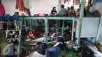 PRT infal menunggu pesanan di penyedia tenaga kerja Bu Gito, Jakarta, Kamis (30/6). Menjelang lebaran, permintaan PRT inval meningkat 10% dibanding tahun lalu, dengan tarif Rp140ribu perhari. (Liputan6.com/Immanuel Antonius)