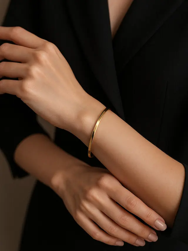 Inspirasi Model Gelang Oval Emas Biar Tangan Tampak Lebih Panjang
