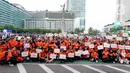Usai kegiatan jalan sehat, para peserta fun walk bertema 'Jalan Sehat, Berantas Hoaks' langsung mengikuti talkshow bertema 'The Benefit Small Act of Walking'. (Liputan6.com/Herman Zakharia)