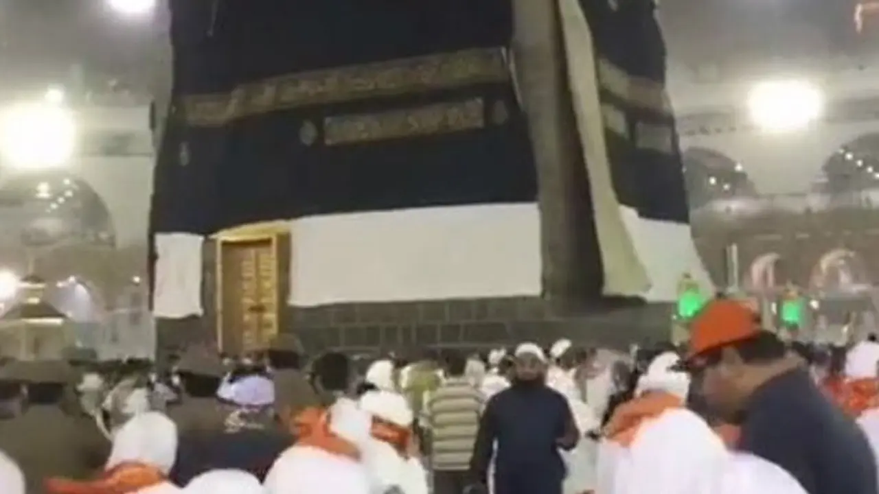 Kakbah di Makkah tersingkap saat badai