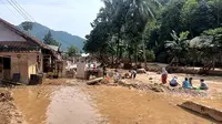 Banjir bandang menerjang Desa Purasari, Kecamatan Leuwiliang, Kabupaten Bogor, Rabu malam 22 Juni 2022. (Foto:Liputan6/Achmad Sudarno)