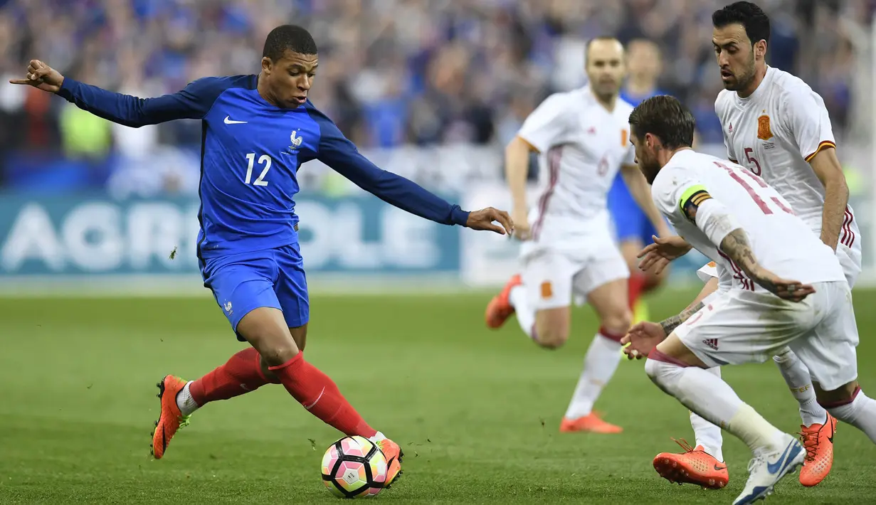 Pemain Paris Saint-Germain (PSG) itu tercatat mencetak empat gol di sepanjang gelaran Piala Dunia 2018. (AFP/ Christophe Simon)