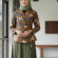 Model Atasan Batik Wanita Elegan Dipadu Dengan Rok Polos Tren 2025/Gemini AI