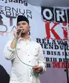 Sebagai bentuk kepeduliannya terhadap lebih baiknya Ibu Kota Jakarta, musisi Ahmad Dhani memberikan wadah untuk para relawan pendukung bakal calon Gubernur DKI Jakarta 2017 mendatang. (Andy Masela/Bintang.com)