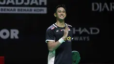 Pebulu tangkis tunggal putra Indonesia, Alwi Farhan saat merayakan kemenangan atas wakil China, Wang Zheng Xing, pada babak 16 besar Indonesia Masters 2026 di Istora Gelora Bung Karno, Senayan, Jakarta, Kamis (22/1/2026). Tunggal putra Indonesia, Alwi Farhan memastikan tiket babak perempat final Indonesia Masters 2026. (Bola.com/M Iqbal Ichsan)