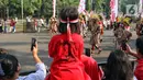 Peserta kirab budaya diisi berbagai lapisan masyarakat, di antaranya ada drumband dari akademi Polri dan TNI. (Liputan6.com/Angga Yuniar)
