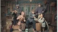 6 Potret Keluarga Andre Taulany Pakai Busana Tradisional Jawa, Curi Perhatian (Sumber: Instagram/erintaulany)