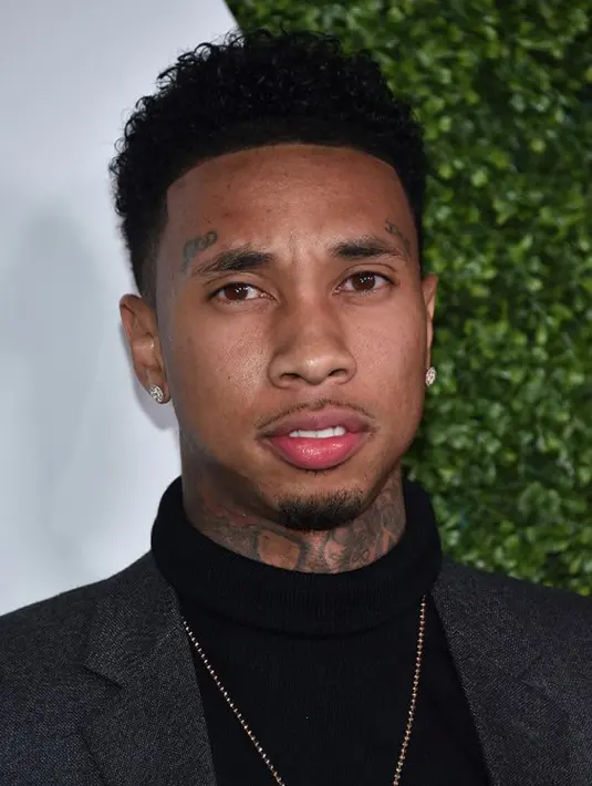 Menurut sumber, Kylie meneteskan airmatanya saat mengucapkan janji suci di upacara pernikahannya. Juga dikabarkan saat itu Kylie mengenakan dress berwarna putih. (AFP/Bintang.com)