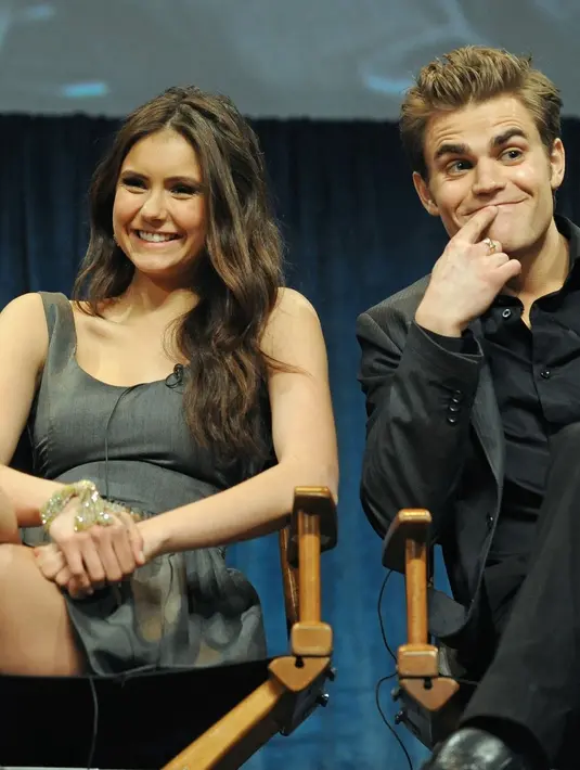 Meski Vampire Diaries sudah berakhir, namun tentu saja cinta para penggemar untuk Nina Dobrev dan Paul Wesley akan tetap hadir, bukan? (Paul Wesley Chronicles)