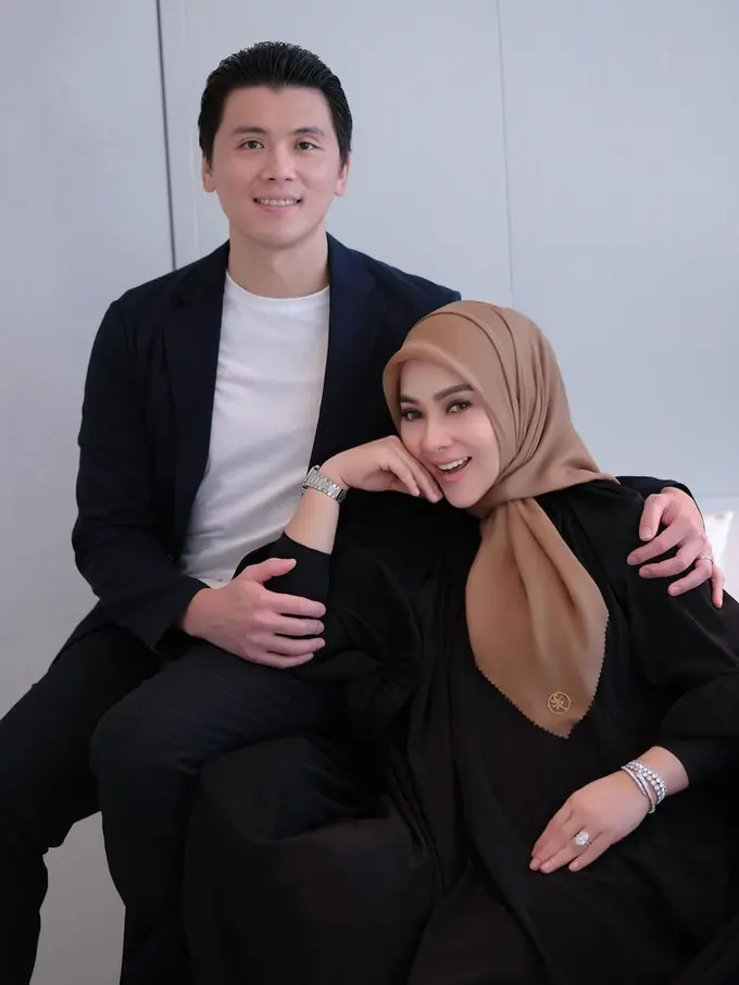 Syahrini rayakan ultah pernikahan ke-5 (Instagram/princessyahrini)