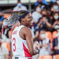 Stephanie Mawuli memukau penonton Olimpiade dengan rambutnya yang dikepang dan diwarnai dengan warna khas Olimpiade, serta warna abu-abu. Foto: Instagram @stephanie_mawuli.