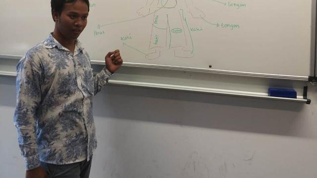 Ini Orang Indonesia Pertama Dapat Sertifikat Pengajar Bahasa Prancis yang Diakui di Dunia