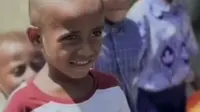 Antusiasme Anak-Anak Papua Sambut Kapal Pengantar MBG di Pesisir Danau Sentani
