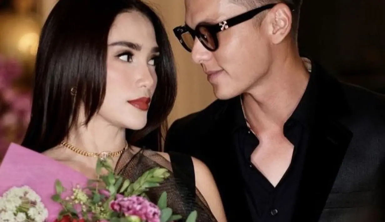 Di Usianya kini Ussy tampil tetap awet muda lewat tampilannya. @andhiiikaprtama