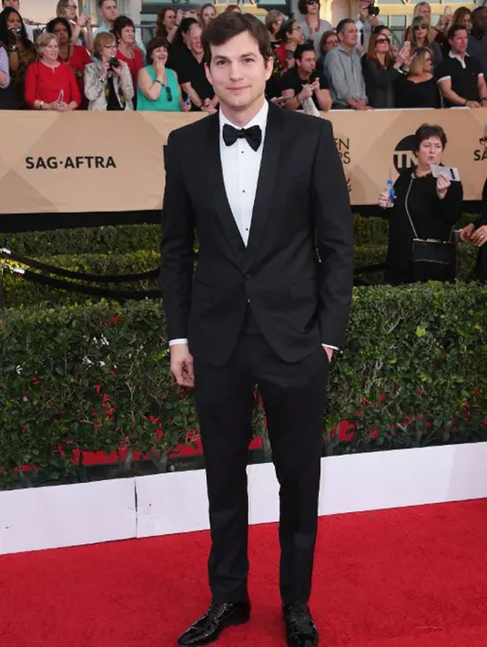 “Maaf tante Jodie, majalah ini kurang berintegritas,” tulis suami Mila Kunis ini lebih lanjut dengan mengunggah foto halaman sebuah tabloid yang menyebar kabar miring ini. (AFP/Bintang.com)