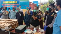 Pemusnahan 301 Kg Ganja Di BNNP Banten. (Rabu,21/10/2020). (Yandhi Deslatama/Liputan6.com)