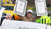 Zara Rutherford akan tercatat di buku Guinnes World Records karena berhasil terbang keliling dunia di usia 19 tahun.(AP Photo: Geert Vanden Wijngaert)