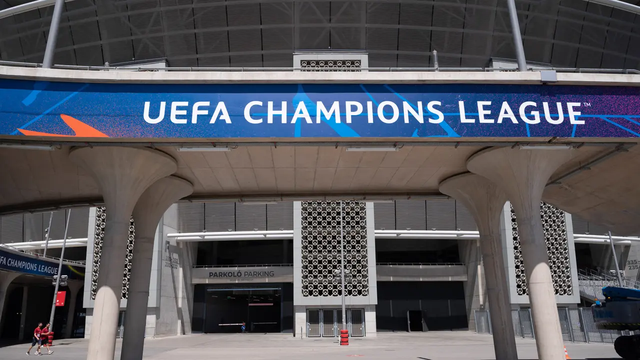 Foto: Puskas Arena Bersolek Jelang Partai Final Liga Champions Antara PSG vs Arsenal