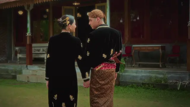 5 Potret Alyssa Daguisse dan Al Ghazali Berbalut Busana Adat Jawa di MV Terbaru Dewa 19
