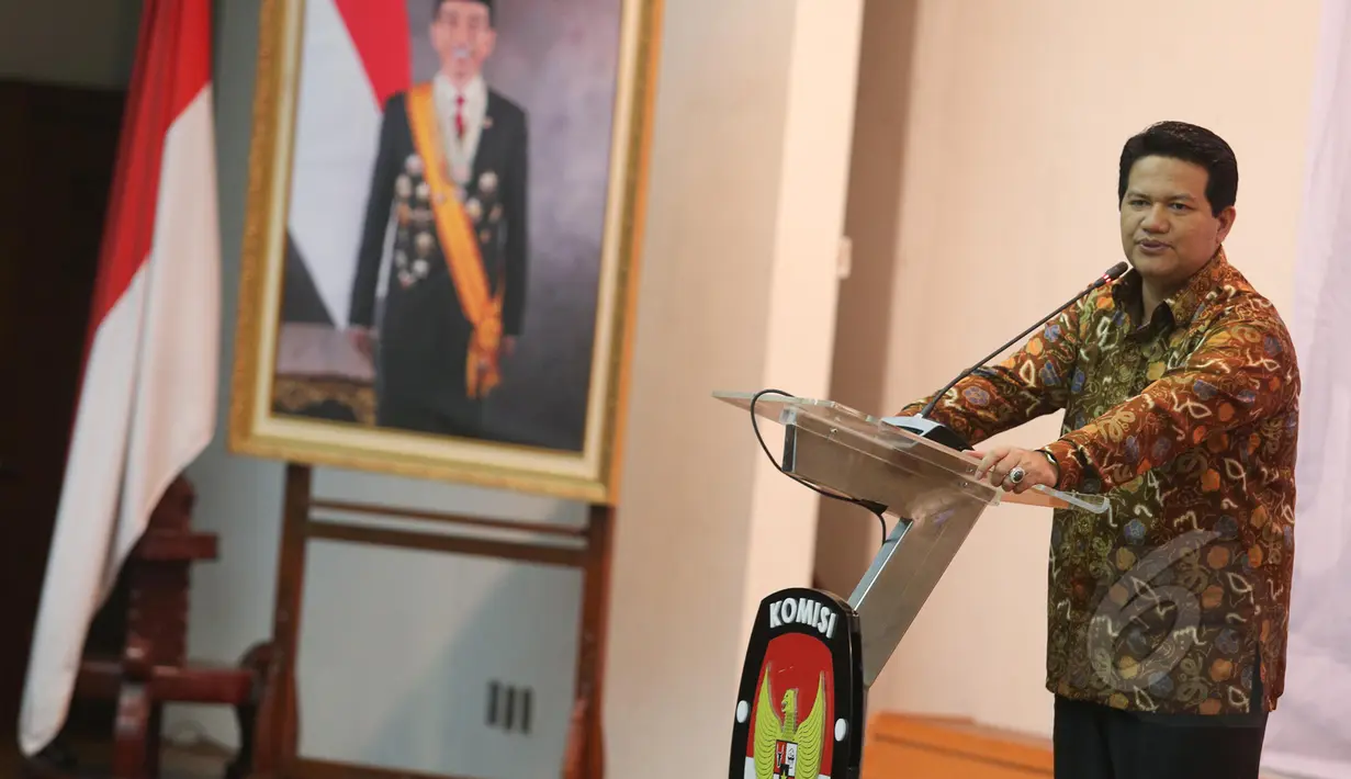 Ketua KPU Pusat, Husni Kamil Manik memberikan sambutan saat acara Launching Buku hasil pemantauan JPPR dalam Pemilu 2014 dan kesiapan pemantauan pilkada serentak 2015 di Kantor KPU, Jakarta, Kamis (21/5/2015).  (Liputan6.com/Faizal Fanani)