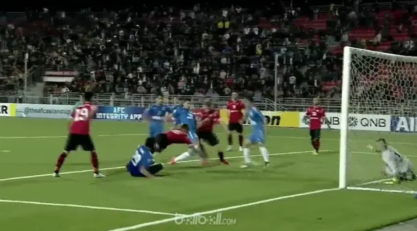 Altyn Asyr melaju ke semifinal Piala AFC Inter-Zone seusai menekuk Istiqlol dalam yang berlangsung seru. Gol-gol pembuka dari Furk...