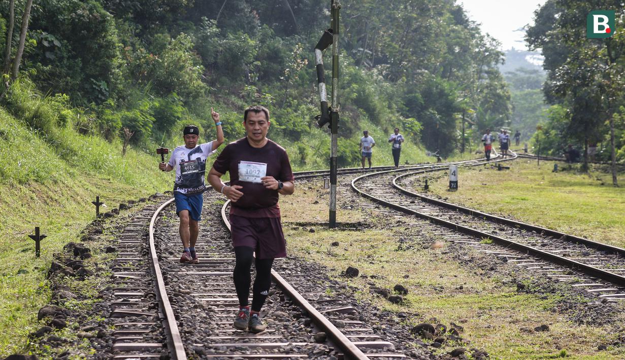Stasiun Bedono menjadi obat pelipur lara bagi peserta usai menempuh tanjakan yang tak ada habisnya. (Bola.com/Bagaskara Lazuardi)