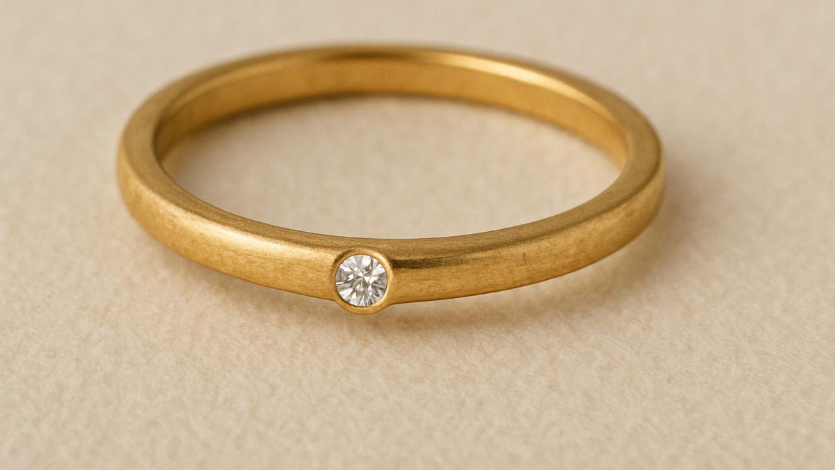 7 Model Cincin Emas Kecil Buat Kamu yang Suka Tampil Lowkey