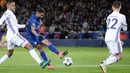 Pemain Leicester City asal Algeria, Riyad Mahrez (tengah) masuk dalam jajaran pencetak gol terbanyak seementara Liga Champions dengan tiga gol hingga pekan ke-3. (AFP/Oli Scarff)