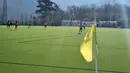 Lapangan latihan tim Real Sociedad putri, yang memakai rumput sintetis. (Bola.com/Yus Mei Sawitri)