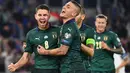 Gelandang Italia, Jorginho, merayakan gol yang dicetaknya ke gawang Yunani pada laga Kualifikasi Piala Eropa 2020 di Stadion Olimpico, Roma, Sabtu (12/10). Italia menang 2-1 atas Yunani. (AFP/Alberto Pizzoli)