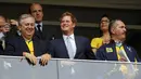 Pangeran Harry dari Inggris menyaksikan langsung laga Brasil vs Kamerun di Stadion Nasional Brasil, (24/6/2014). (REUTERS/Ueslei Marcelino)