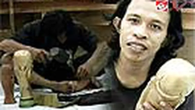 Replika Tropi Piala Dunia di Gorontalo