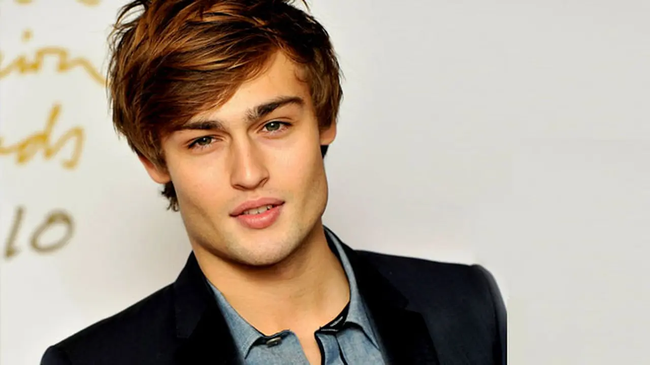 douglas-booth-131119c.jpg