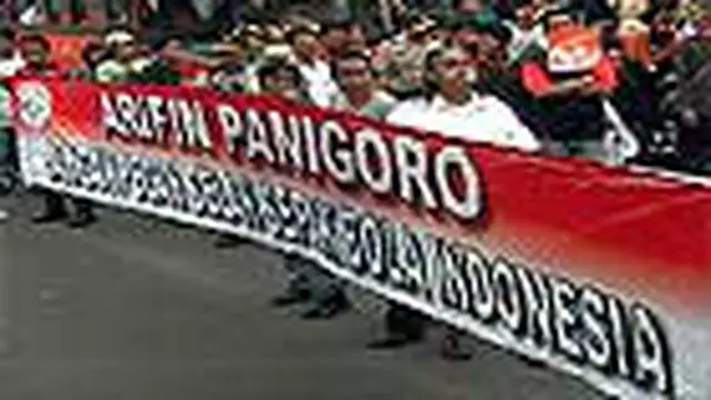 Rumah Arifin Panigoro Didemo Pendukung PSSI