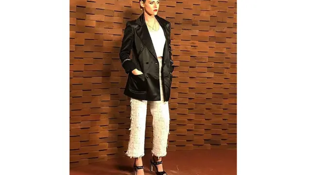 Gaya Rocky Ala Kristen Steward di Chanel's Metiers d'Art Show